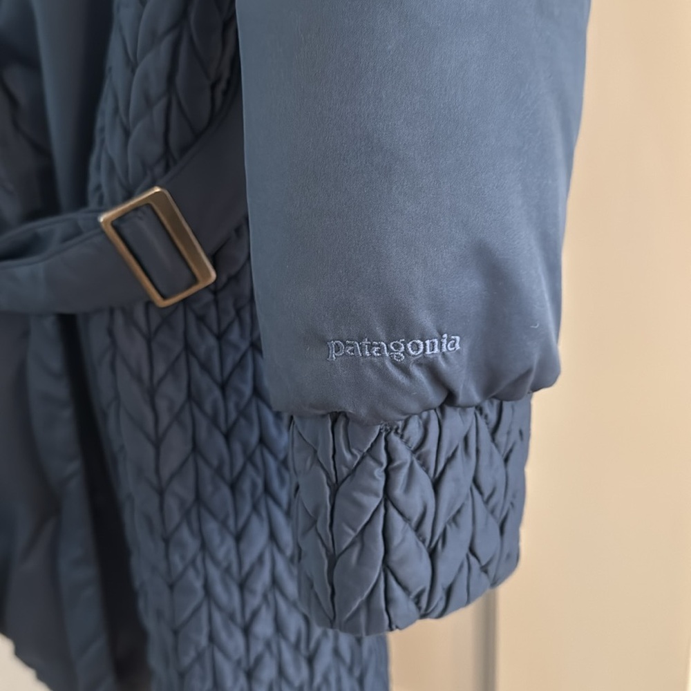 Patagonia Blue Puffer Jacket with Quilted Design